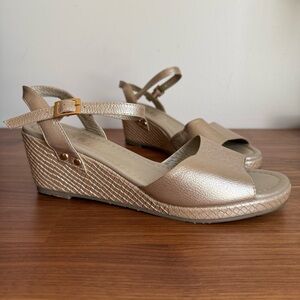 JOSH Luxury Italian-Style Champagne Gold Metallic Leather Wedges Size 38 US 7.5